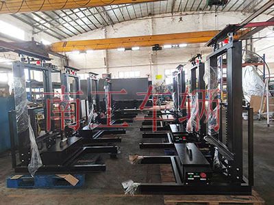 1758176250387258.jpg 交通指示屏升降工具车1I.jpg