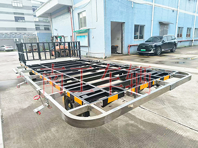 1759895216819099.jpg 4吨小护栏带不锈钢挂件牵引平板拖车2I.jpg